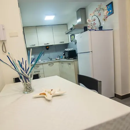Holiday home Casa Vacanze Ciclopi Acitrezza *