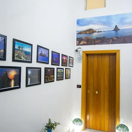 Holiday home Casa Vacanze Ciclopi Acitrezza